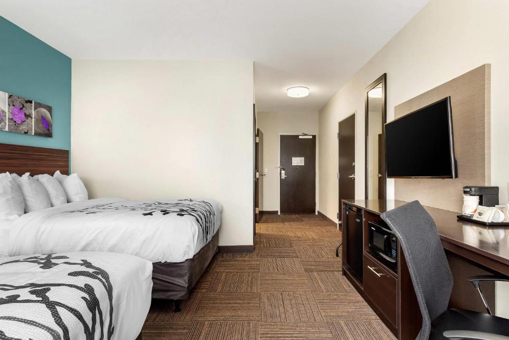 Queen Room with Two Queen Beds - Non-Smoking interior